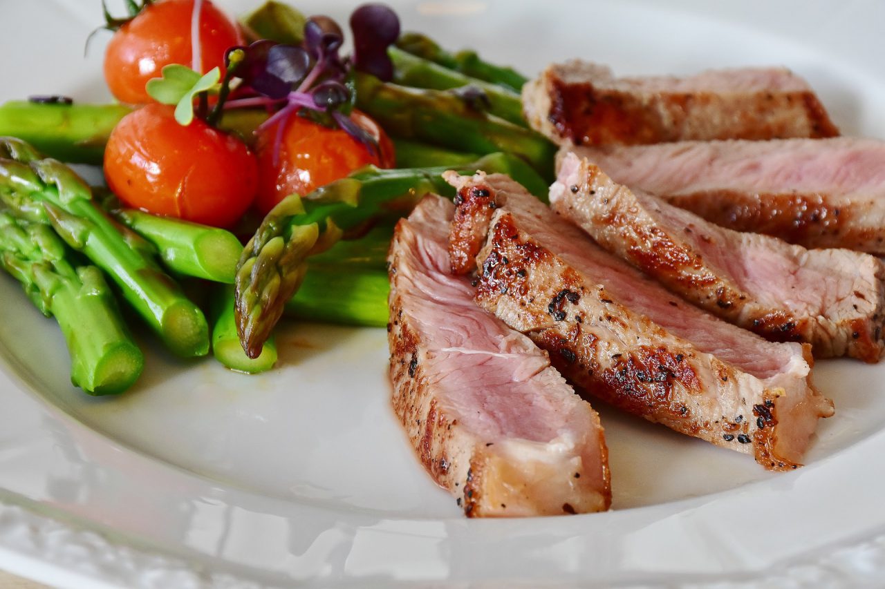 Dieta białkowo-tłuszczowa – strzał w dziesiątkę dla miłośników mięsa